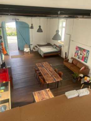 Industrial Loft in vineyard - One room only
